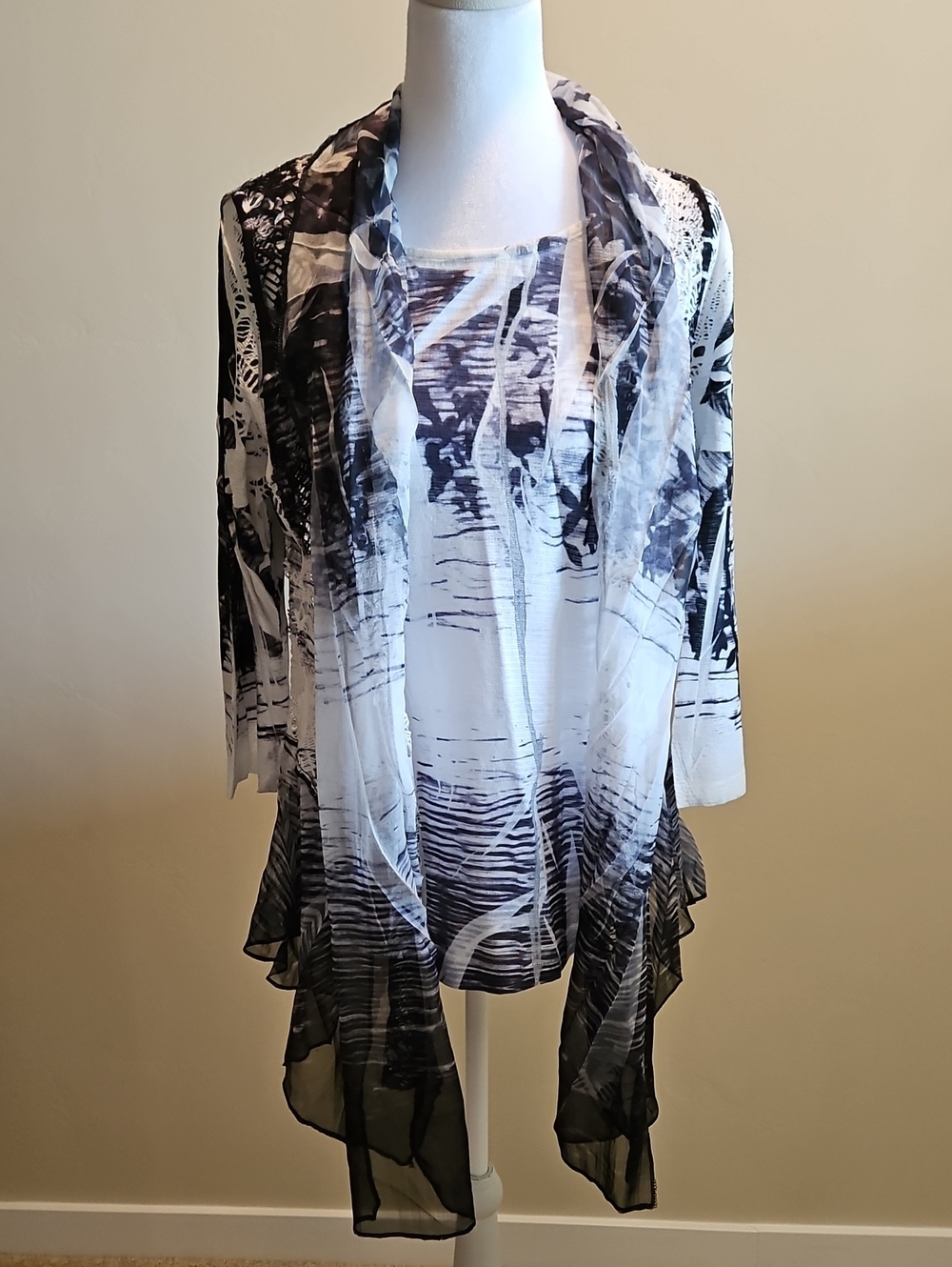 Kamana 2 piece 3/4 sleeve top NWT size s